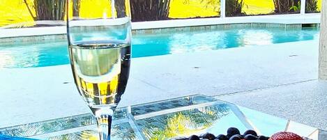 حمّام سباحة خارجي، حمّام سباحة مُدفَّأ