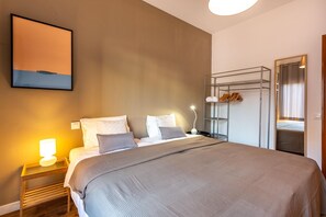 2 chambres, fer et planche à repasser, Wi-Fi, draps fournis