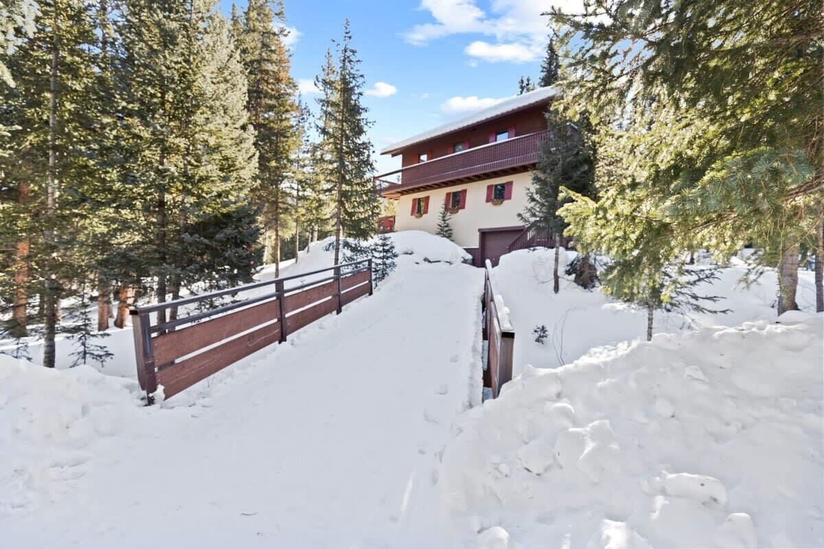 Charming 2BR Mountain Getaway - Near Hiking Trails
