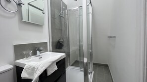 Chambre Double Confort, 1 lit double | Salle de bain