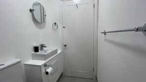 Bathroom - Dockers Inn (London)