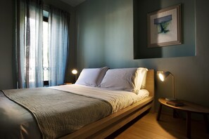 2 bedrooms, travel crib, WiFi, bed sheets - Suite "Carpa" a few steps from the lake with panoramic view. Lounge bar and swimming pool (Faggeto Lario)