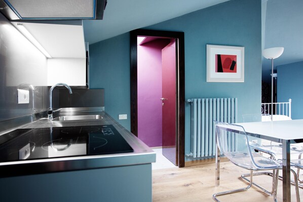 Fridge, microwave, stovetop, dishwasher - Suite "Persico" at 2 steps from the lake with private terrace, lounge bar and swimming pool (Faggeto Lario)