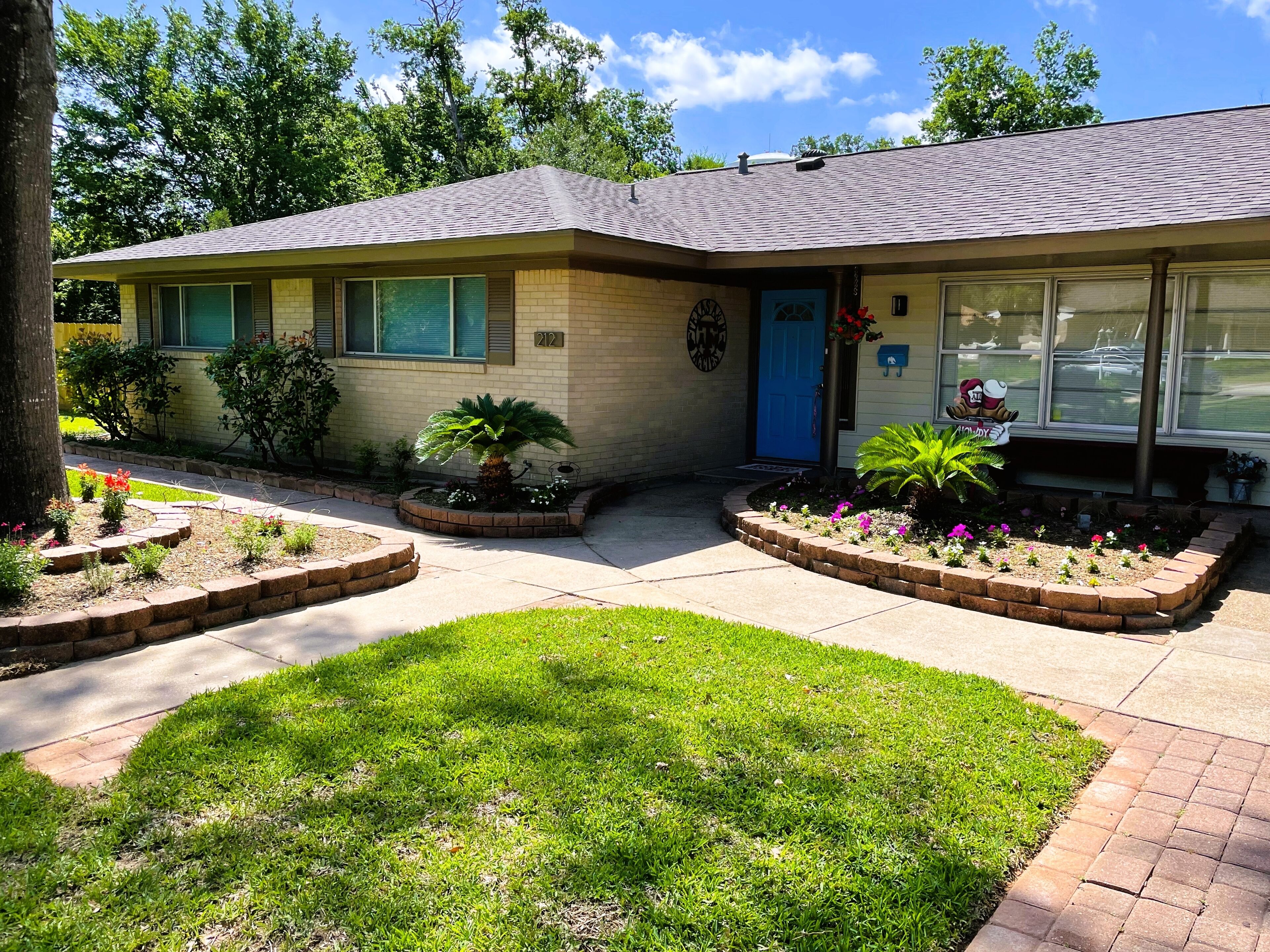 Can't get closer to campus unless you stay in the dorms! 3000 sq ft family house