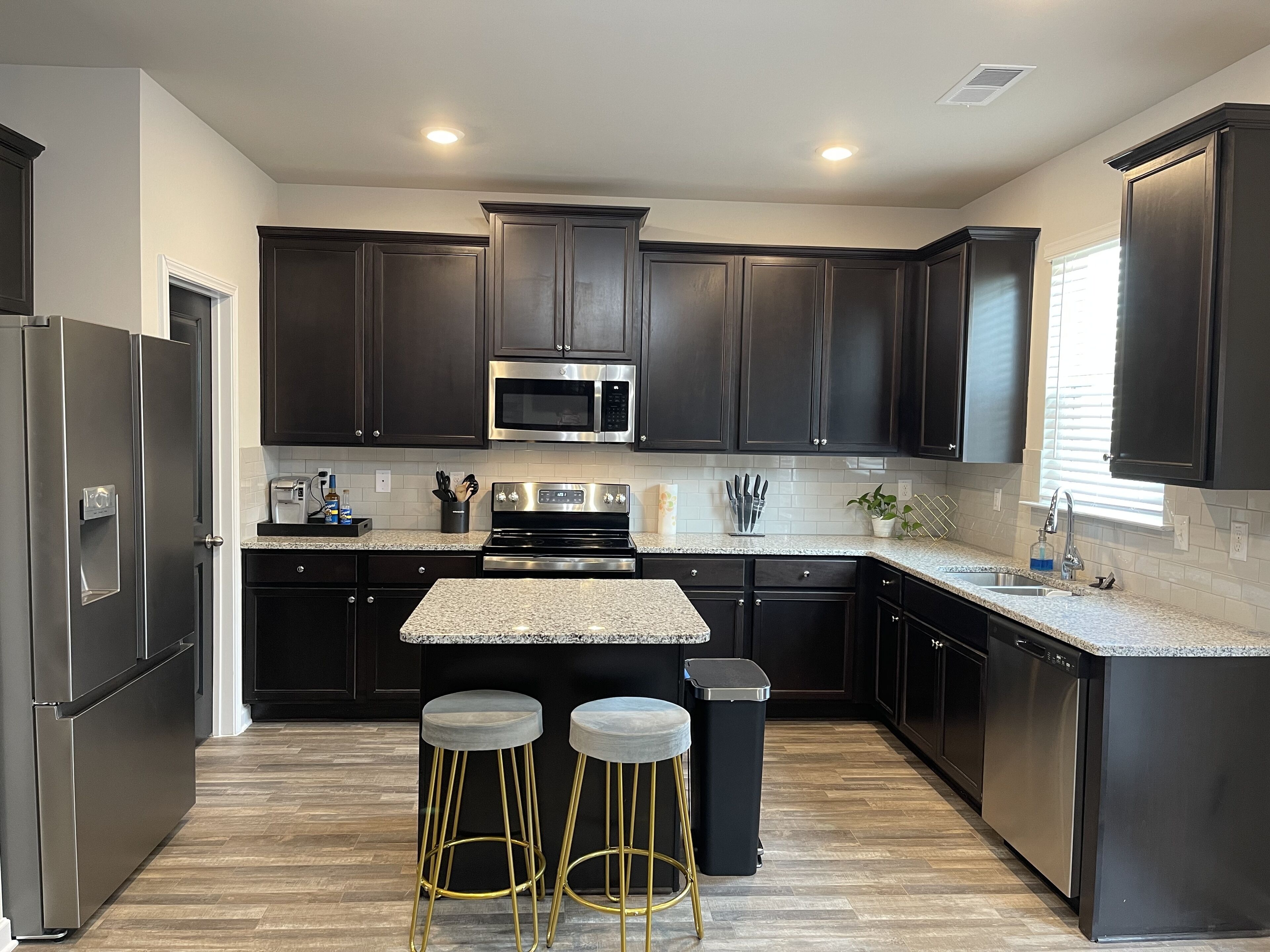 Brand New Home! 10 mins from ATL Airport/Kind Bed/Backyard