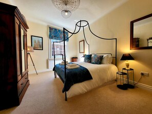 4 Schlafzimmer, Bügeleisen/Bügelbrett, Bettwäsche