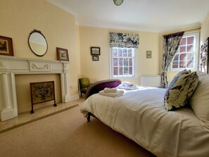 4 bedrooms, iron/ironing board, bed sheets