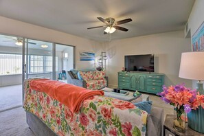 TV, offices, computer monitors, printers - Pool Access: Ranch-Style House in Sun City Center (Sun City Center)