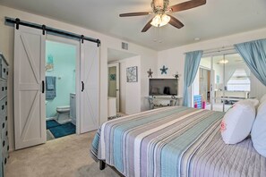 2 bedrooms, desk, iron/ironing board, internet - Pool Access: Ranch-Style House in Sun City Center (Sun City Center)