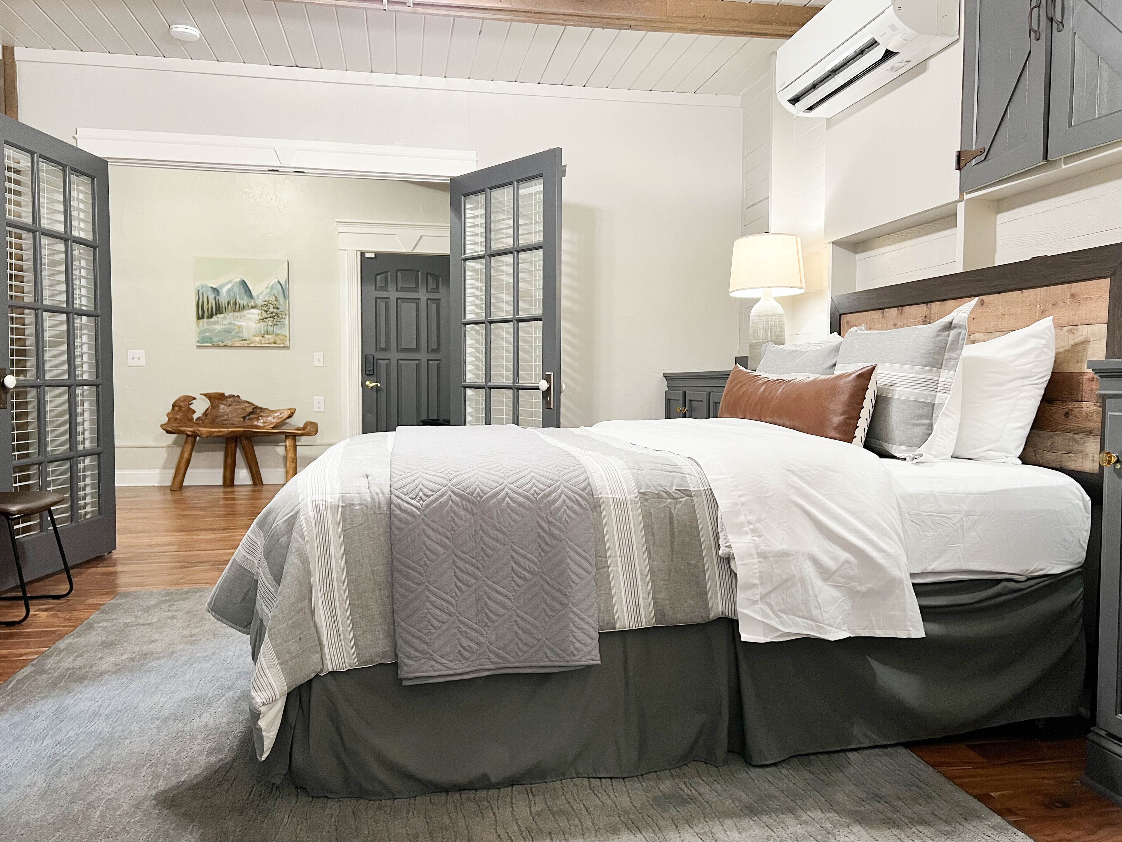 Well appointed Chickamauga Lake Fishermans lodge, with room for the whole family