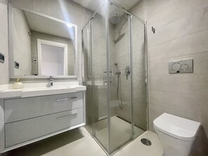 Shower, hair dryer, towels - SUNSET AND RELAX R103 (Benidorm)