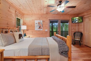 4 bedrooms, desk, iron/ironing board, free WiFi - Starlight⭐️Ridge/hot tub/8min to BR (Blue Ridge)