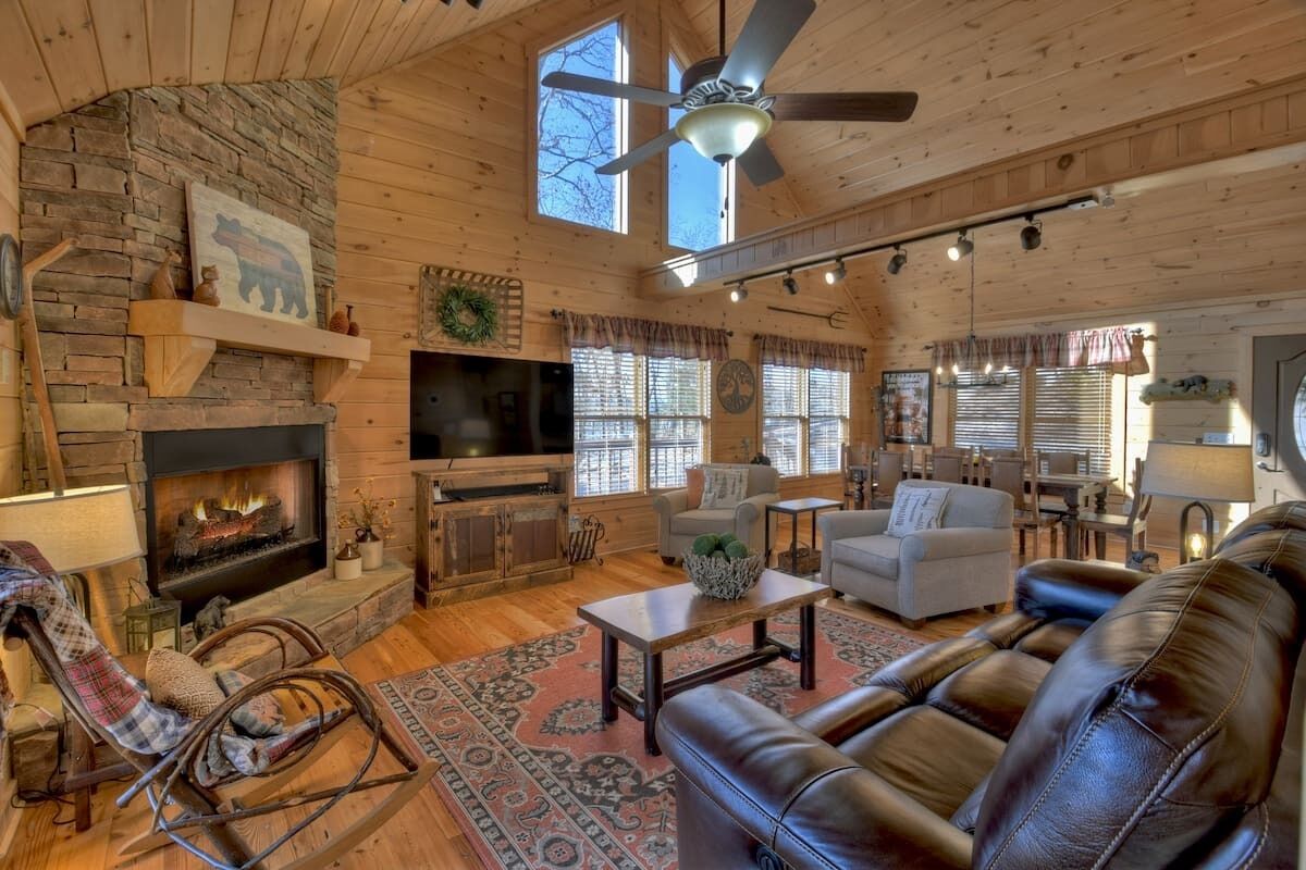 Starlight⭐️Ridge/hot tub/8min to BR