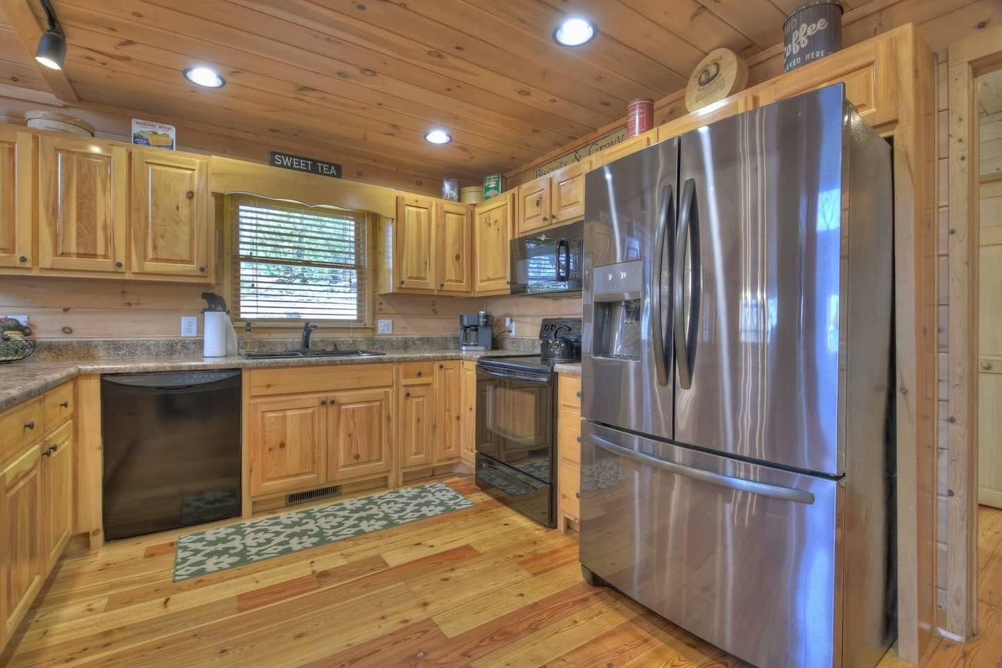 Starlight⭐️Ridge/hot tub/8min to BR