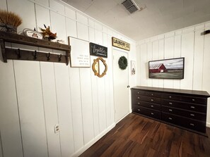 Interior - Proctor Lake Country Cottage (Dublin)