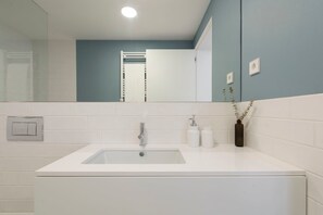 Shower, eco-friendly toiletries, hair dryer, towels