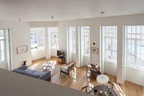 Smart-TV, Bücher, Arbeitsbereiche