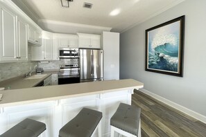 冰箱、微波炉、炉灶、洗碗机