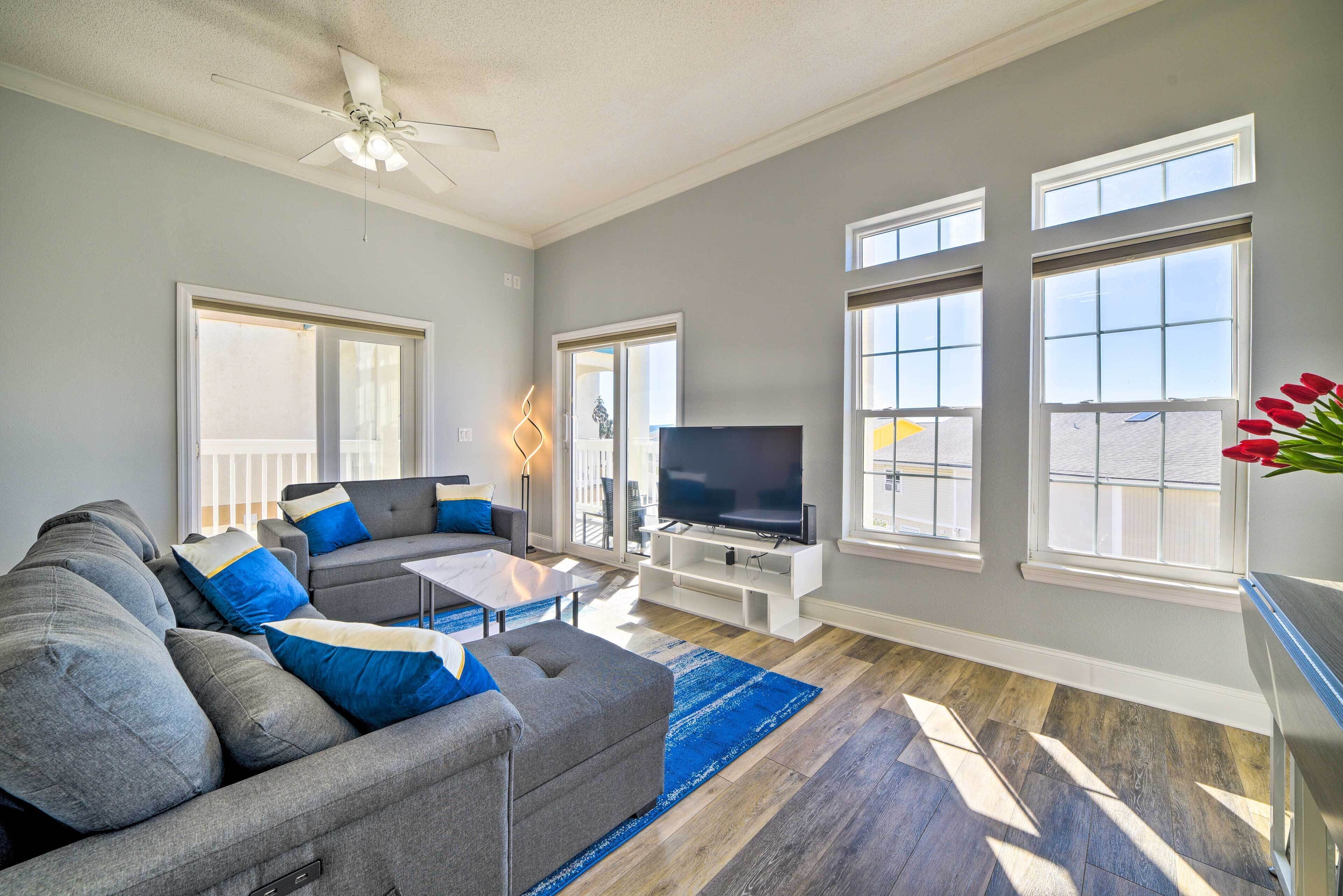 Updated & Sunny PCB Home: Steps to the Beach!