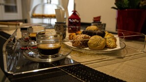 A breakfast tray with coffee and pastries on a table. - Agora Holiday House (Palazzolo Acreide)