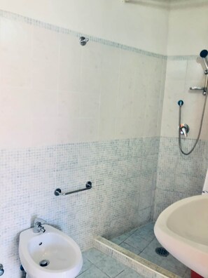 Bathroom - Blue Med Tukul, Palinuro, Cilento (Palinuro)