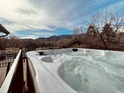 The Apartment Suite! Private Hot Tub w/ Mountain Views