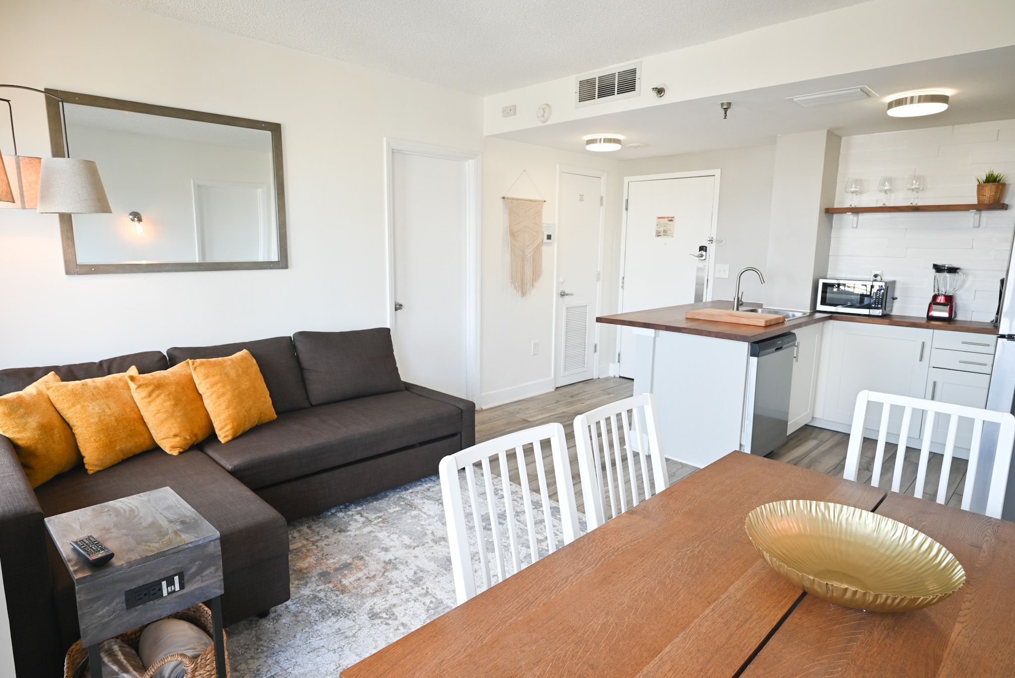 ❤️ 2bd/2bth Clean Condo near universal