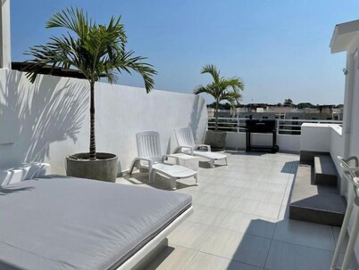 BEAUTIFUL APARTMENT WITH ROOF GARDEN AND JACUZZI