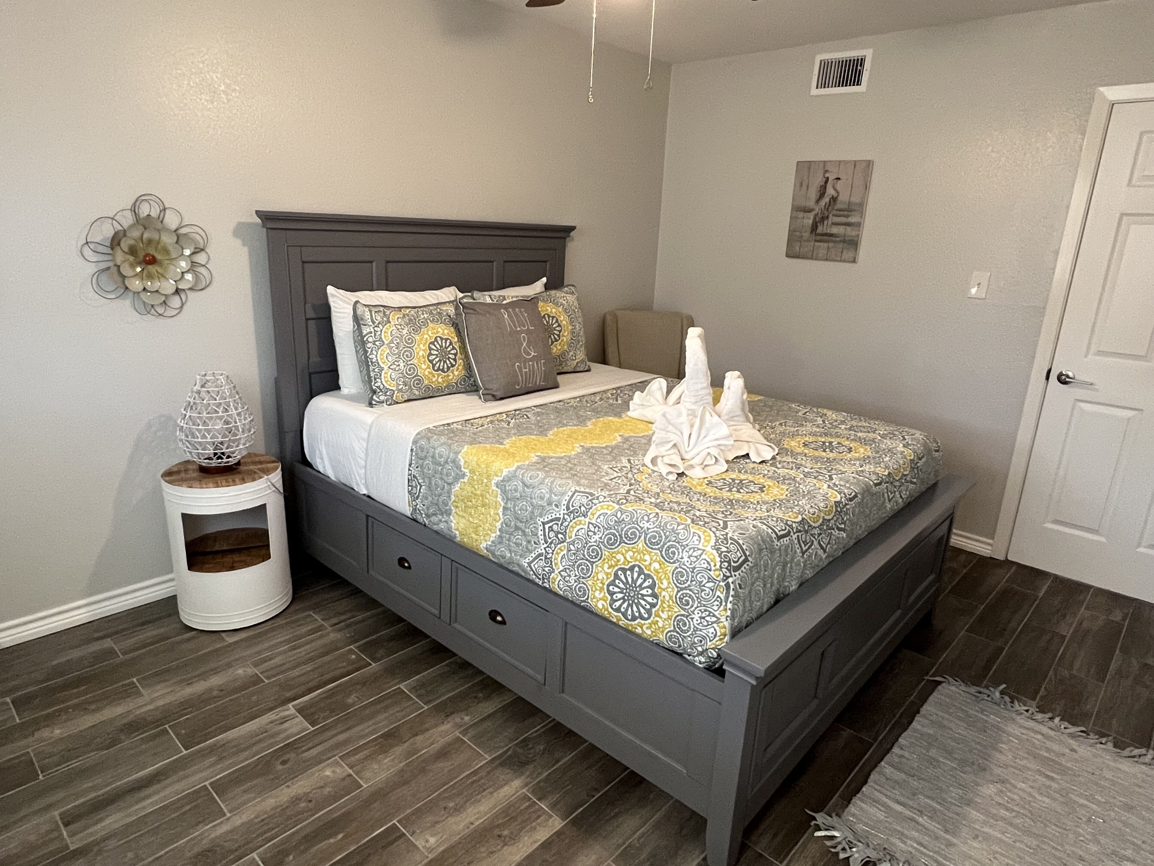 2 bedrooms, iron/ironing board, WiFi, bed sheets