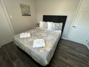 3 chambres, fer et planche à repasser, Wi-Fi, draps fournis