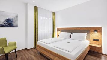 Standard-Doppelzimmer, Nichtraucher | 1 Schlafzimmer, Zimmersafe, Schreibtisch, laptopgeeigneter Arbeitsplatz