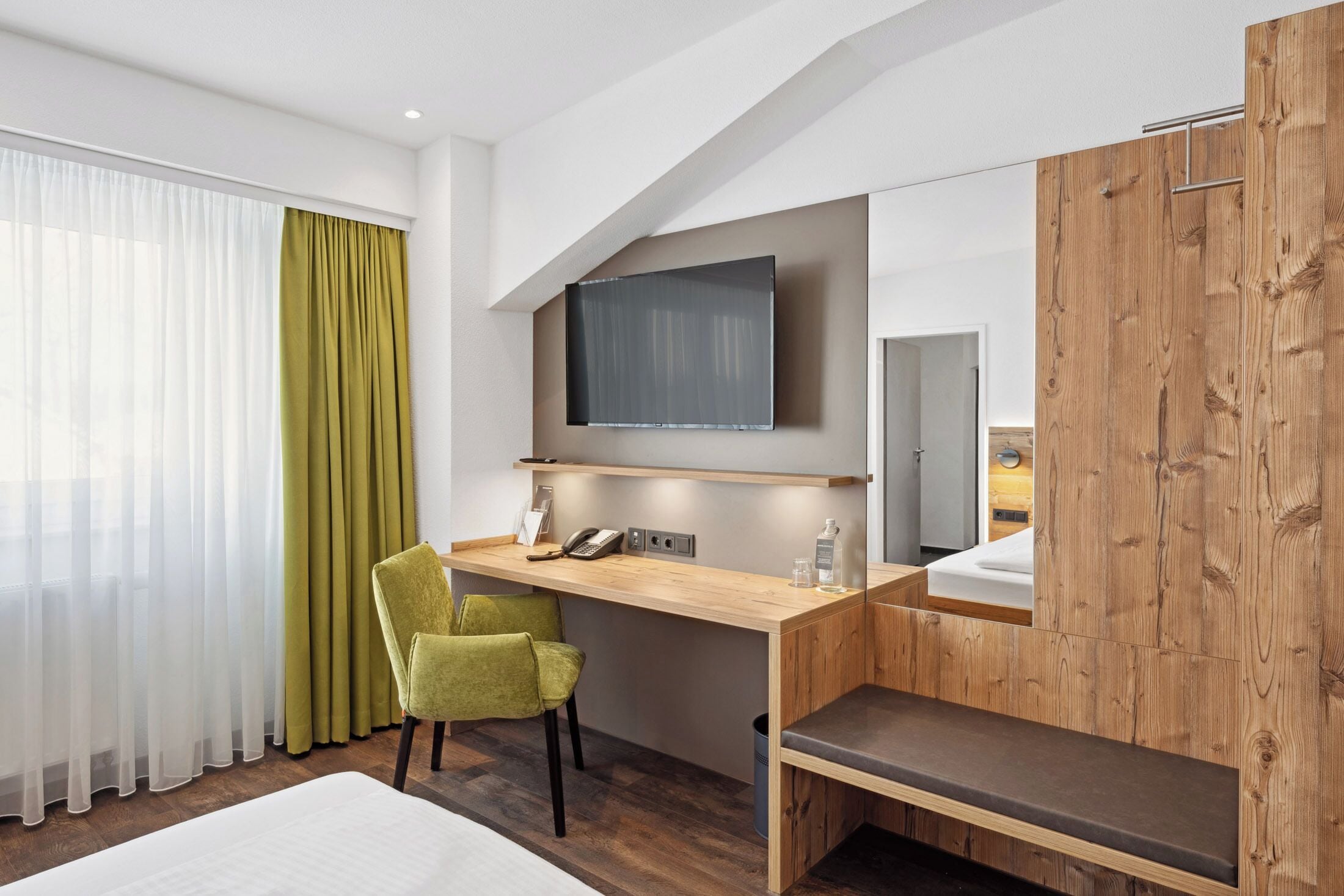 Grand Studio, Non Smoking | In-room safe, desk, laptop workspace, blackout drapes