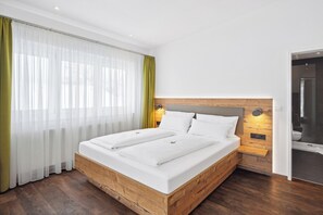 Grand Studio, Non Smoking | In-room safe, desk, laptop workspace, blackout drapes - Hotel Zeppelin (Laupheim)
