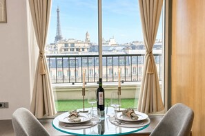 Interior - Champs-Élysées studio with balcony & AC (Paris)