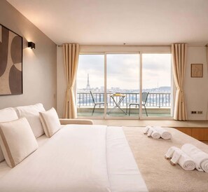 Iron/ironing board, WiFi, bed sheets