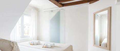 1 bedroom, iron/ironing board, travel crib, WiFi