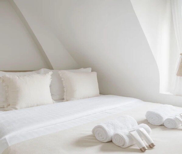 1 bedroom, iron/ironing board, travel crib, WiFi