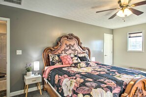 4 bedrooms, iron/ironing board, travel cot, Internet - Harrisonburg Retreat w/ Hot Tub ~ 2 Mi to JMU (Harrisonburg)