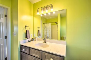 Hair dryer, towels - Harrisonburg Retreat w/ Hot Tub ~ 2 Mi to JMU (Harrisonburg)