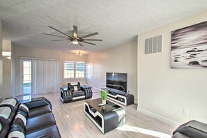TV, offices - Harrisonburg Retreat w/ Hot Tub ~ 2 Mi to JMU (Harrisonburg)