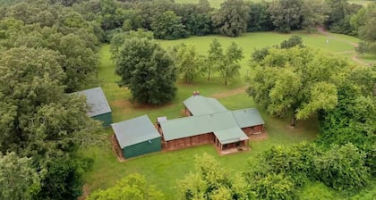 St. Eustace Family Lodge: Cabin adjoining National Forest