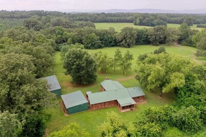 St. Eustace Family Lodge: Cabin adjoining National Forest