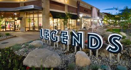 Sleeps 12 · Game Room, BBQ & Big Yard · Reno
