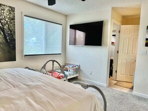 4 Schlafzimmer, Schreibtisch, Bügeleisen/Bügelbrett, WLAN