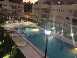 Piscine intérieure, piscine extérieure