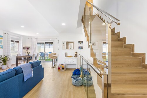 Schöne Privatvilla mit beheiztem Privatpool in der Nähe von Golfplätzen