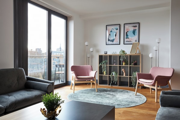 Appartement luxueux | Aire de séjour | Téléviseur, Netflix, services de diffusion en continu