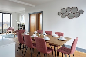 Appartement luxueux | Repas dans la chambre