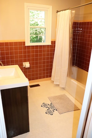 Combined shower/tub, hair dryer, towels, soap