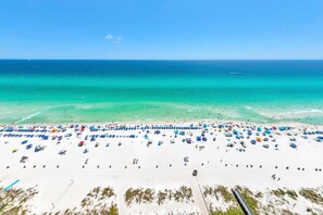 On the beach - 🌊Spectacular Gulf Front Views-Beach Service-Majestic Beach 1-2002-Stay Salty (Panama City Beach)